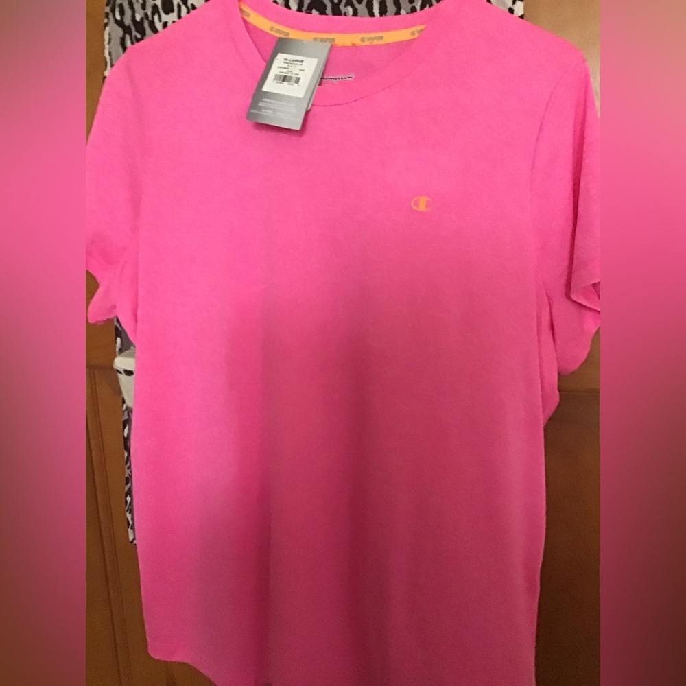 Champion T-Shirt.